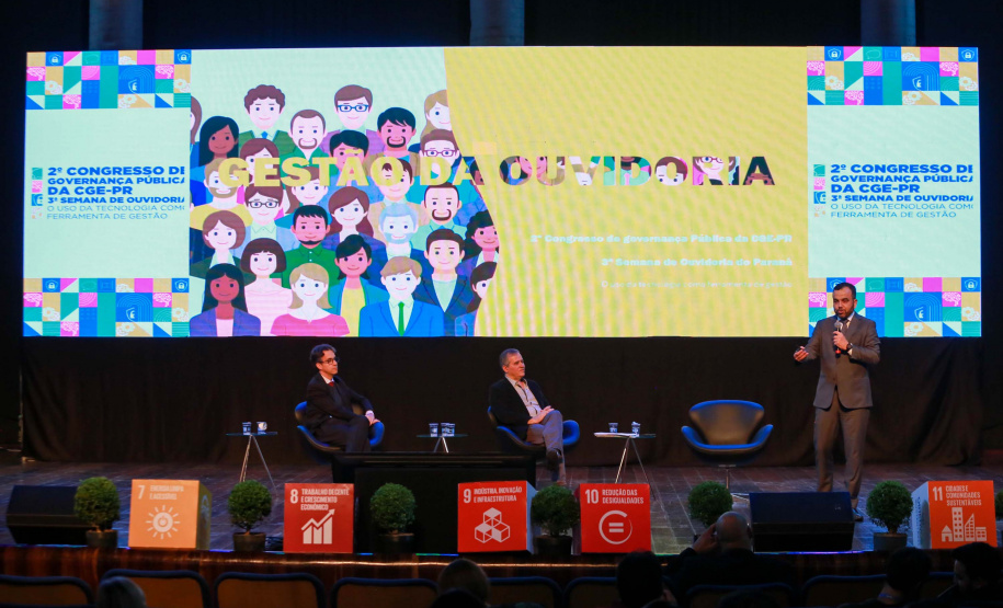 Imagens do auditórios e palestrantes do 2 Congresso de Governança Pública da CGE, no Canal da Música.