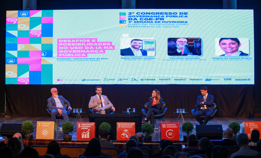 Imagens do auditórios e palestrantes do 2 Congresso de Governança Pública da CGE, no Canal da Música.