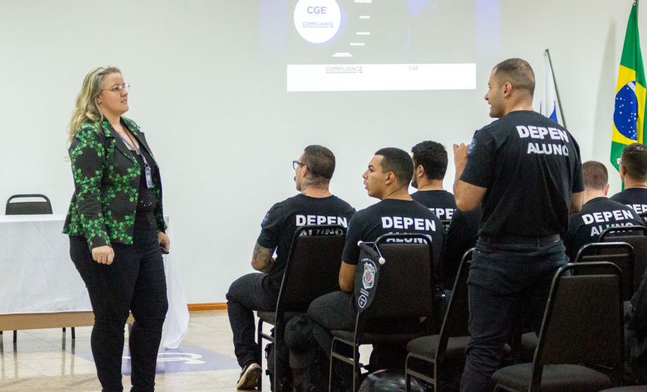 capacitação sobre prevenção a assédios para futuros policiais penais