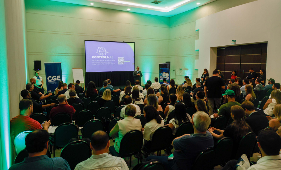 Reunião do controla parana no evento mais cidades