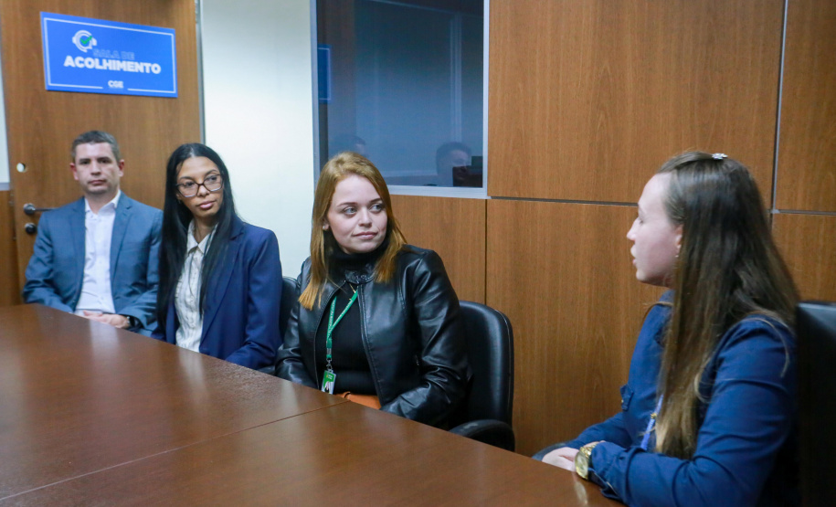 Equipe da prefeitura de Pinhais visita coordenações da CGE