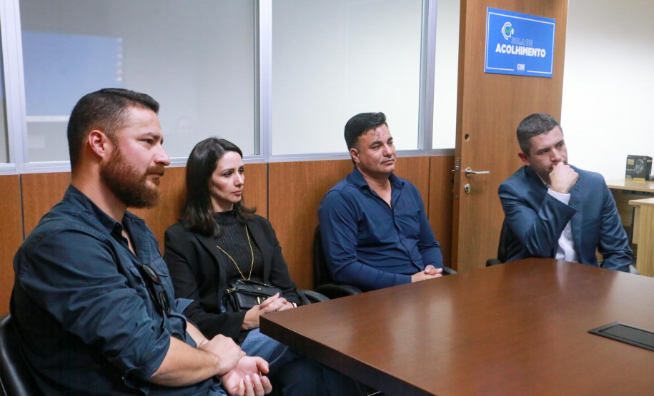 Equipe da prefeitura de Pinhais visita coordenações da CGE
