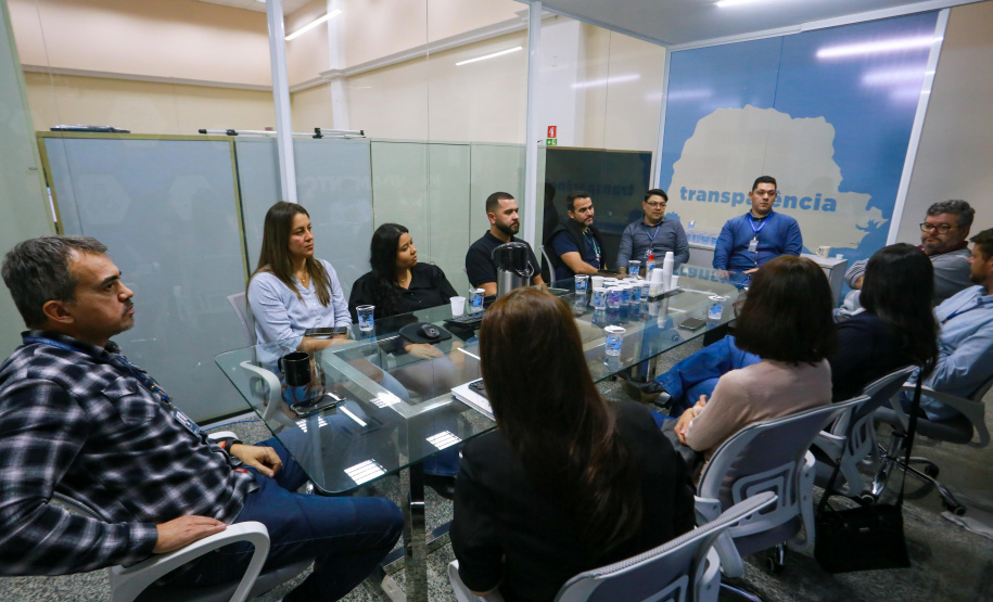 Equipe da prefeitura de Pinhais visita coordenações da CGE