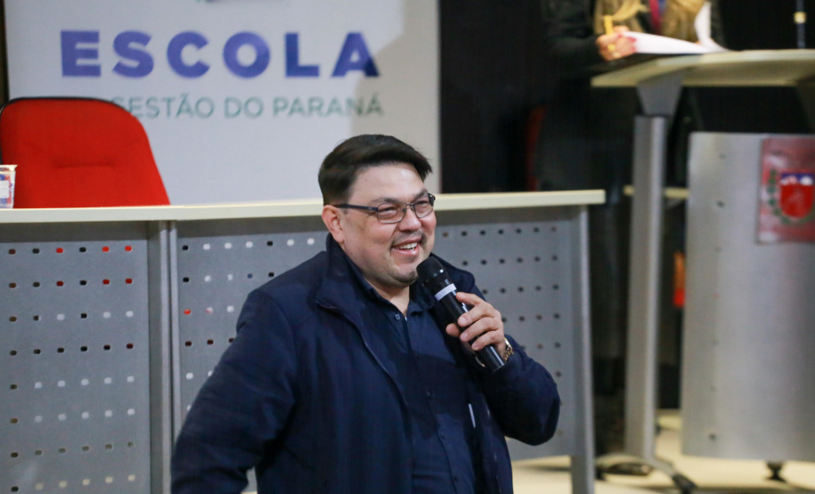 Autoridades falam para plateia sobre a lei de licitações e atividades de controle.