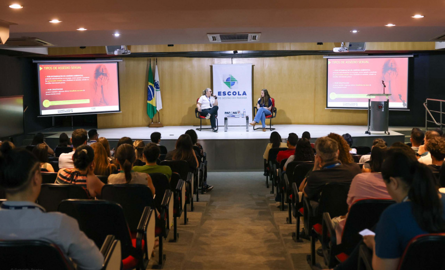 auditório cheio para a palestra de enfrentamento ao assédio