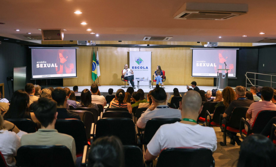 auditório cheio para a palestra de enfrentamento ao assédio