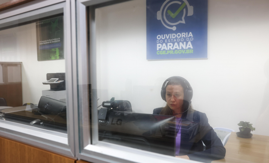 servidores participam de webinar