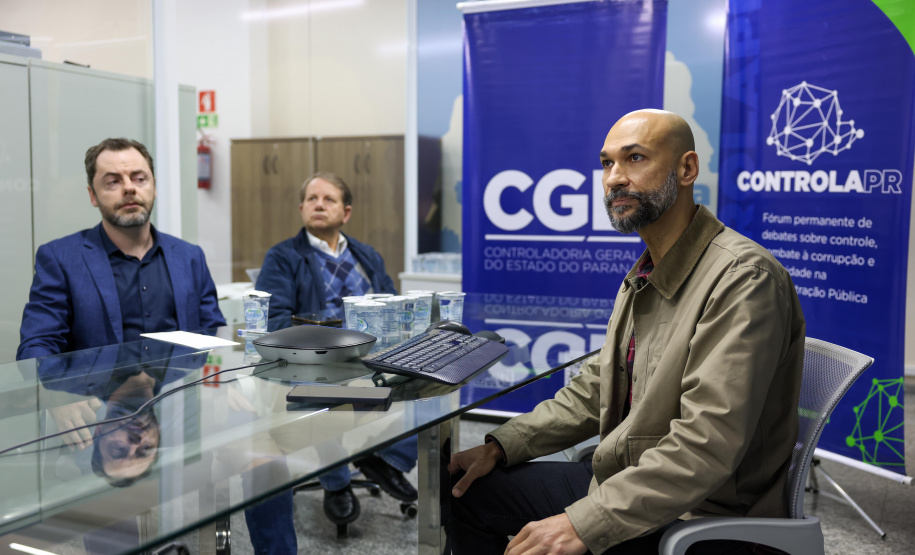 servidores da CGE falam on-line com prefeituras