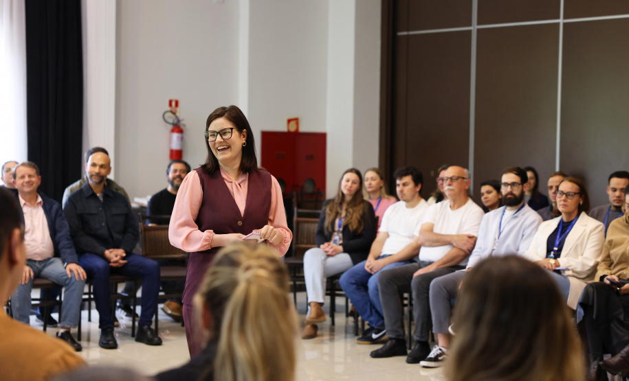 servidores da CGE assistem palestra