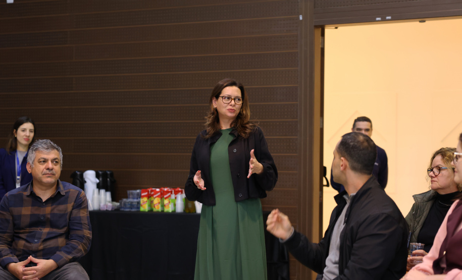 servidores da CGE assistem palestra
