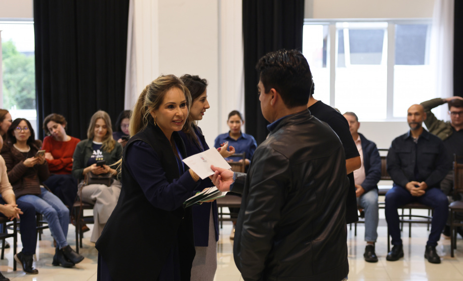 servidores da CGE assistem palestra
