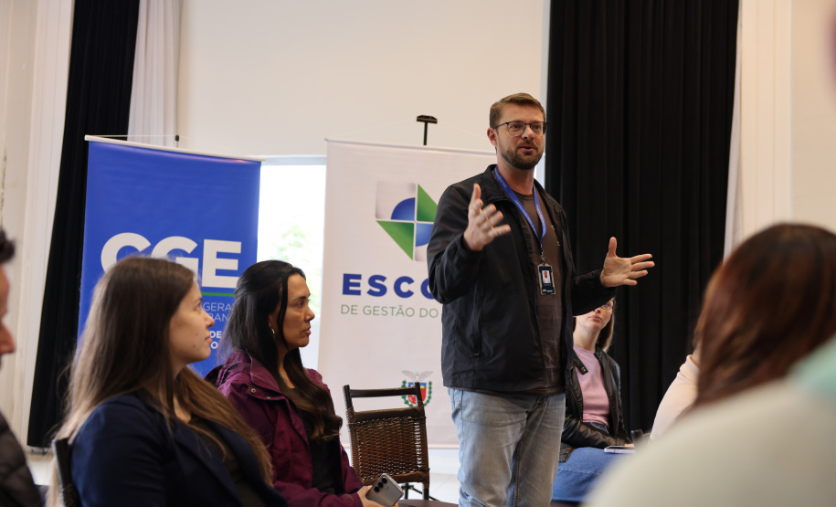 servidores da CGE assistem palestra