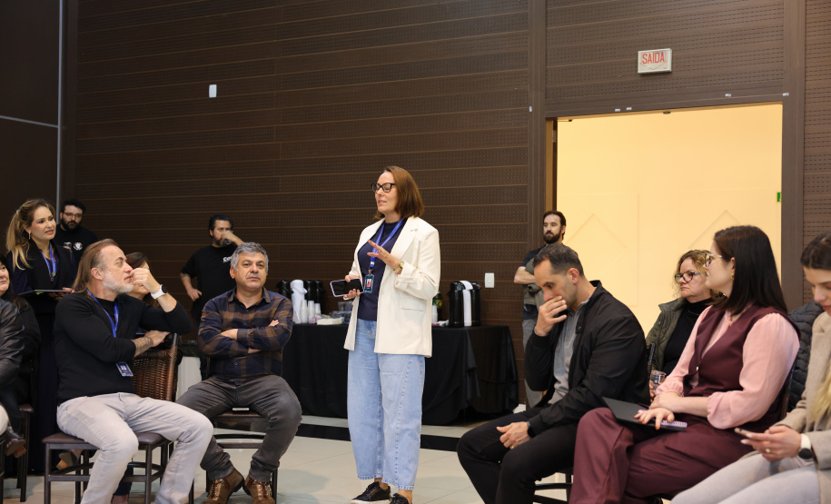 servidores da CGE assistem palestra