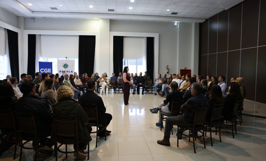 servidores da CGE assistem palestra