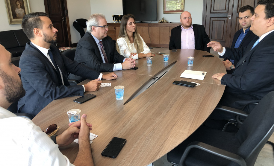 Controlador geral tem reunião com ex-ministro no Palácio Iguaçu.