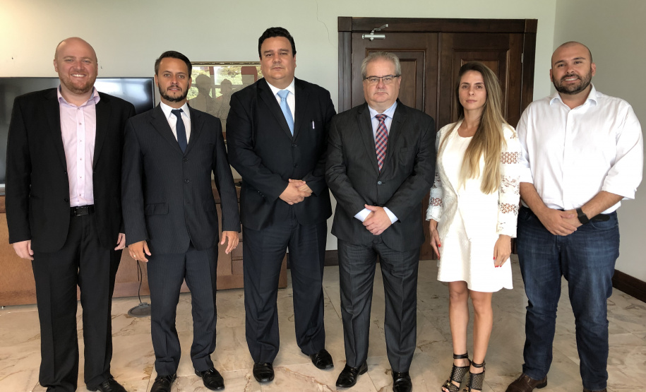 Controlador geral tem reunião com ex-ministro no Palácio Iguaçu.