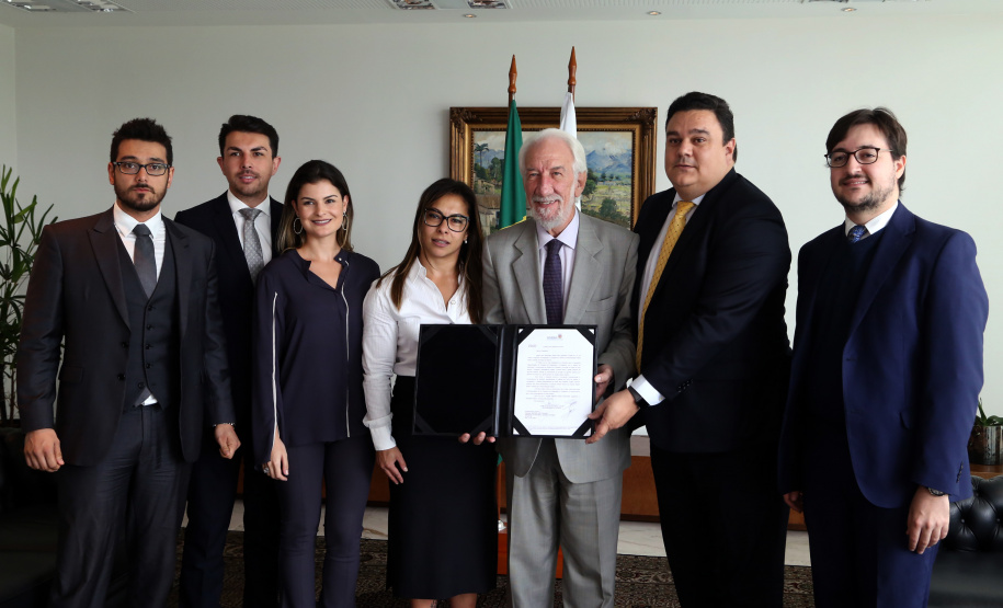 O Governo do Paraná elaborou um projeto de lei que institucionaliza o Programa de Compliance e Integridade na administração pública estadual. A mensagem foi entregue nesta terça-feira (12) ao deputado Hussein Bakri, líder do governo, que encaminhará a proposta na Assembleia Legislativa.  -  Curitiba, 12/03/2019  -  Foto: Gilson Abreu/ANPr