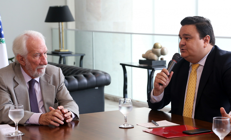 O Governo do Paraná elaborou um projeto de lei que institucionaliza o Programa de Compliance e Integridade na administração pública estadual. A mensagem foi entregue nesta terça-feira (12) ao deputado Hussein Bakri, líder do governo, que encaminhará a proposta na Assembleia Legislativa.  -  Curitiba, 12/03/2019  -  Foto: Gilson Abreu/ANPr