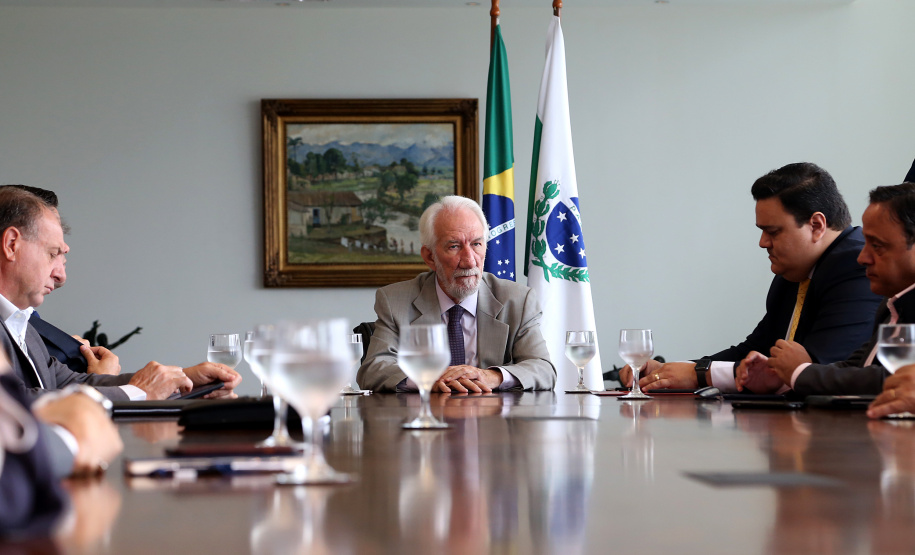 O Governo do Paraná elaborou um projeto de lei que institucionaliza o Programa de Compliance e Integridade na administração pública estadual. A mensagem foi entregue nesta terça-feira (12) ao deputado Hussein Bakri, líder do governo, que encaminhará a proposta na Assembleia Legislativa.  -  Curitiba, 12/03/2019  -  Foto: Gilson Abreu/ANPr