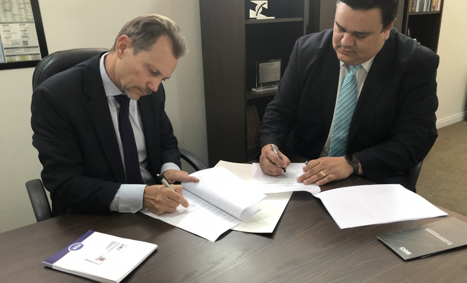 Termo de cooperação entre CGE e Junta Comercial
