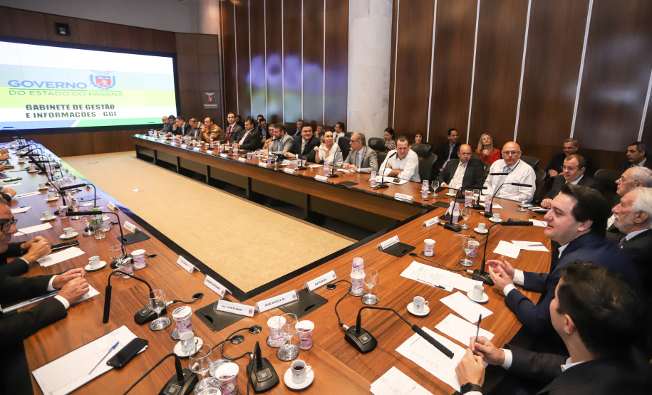 Estado prepara novo modelo de transporte de servidores